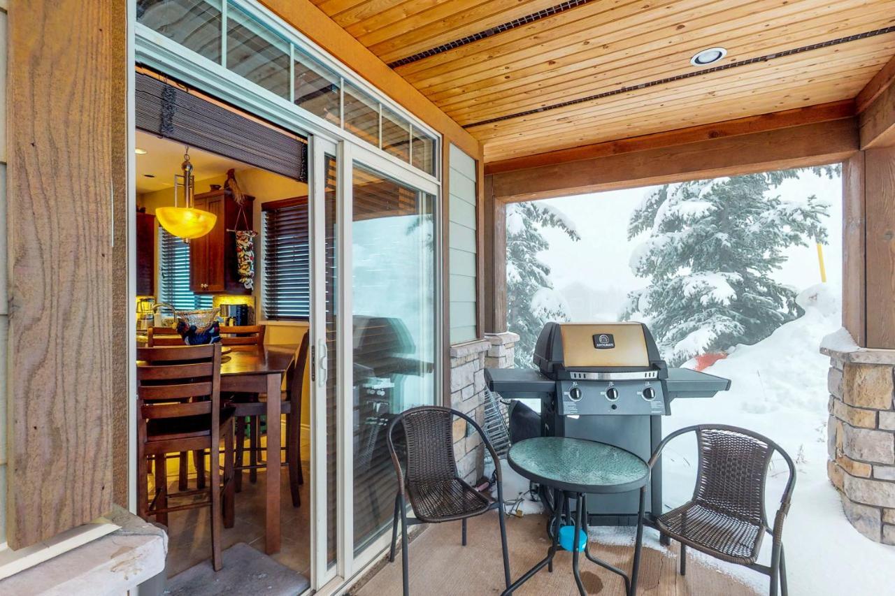 Snowfall Lodge Big White Екстериор снимка